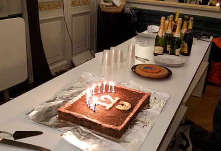 HBD Firefox 12 ans : gâteau avec bougies, creusois Firefox et boissons