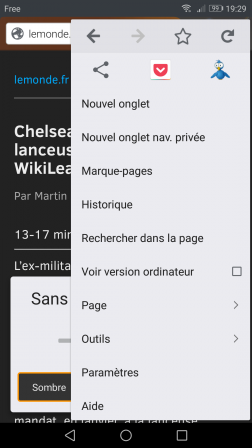 Firefox Android en mode lecture réglé sur Sans serif et Sombre et le menu