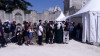 Partcipants aux Geek Faëries 2022 dont certains costumés devant le château de Selles-sur-Cher